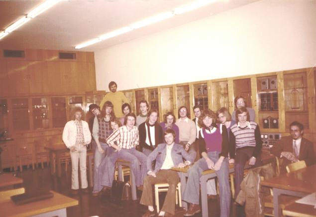 Im alten Physiksaal. �brigens das rechts ist nicht der Lehrer!